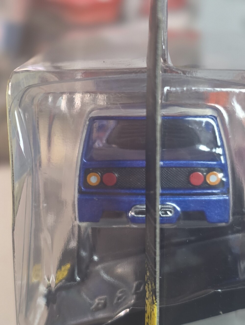 Muscle Machines Series 10 Ferrari F40 #59 Le Mans “Pilot” Blue 2026 Release - Picture 8 of 13